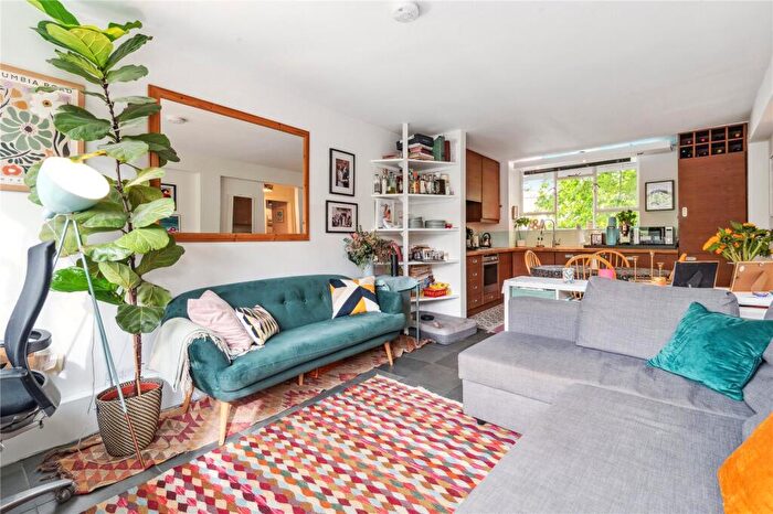 1 Bedroom Flat To Rent In Mulberry Court, Tompion Street, EC1V
