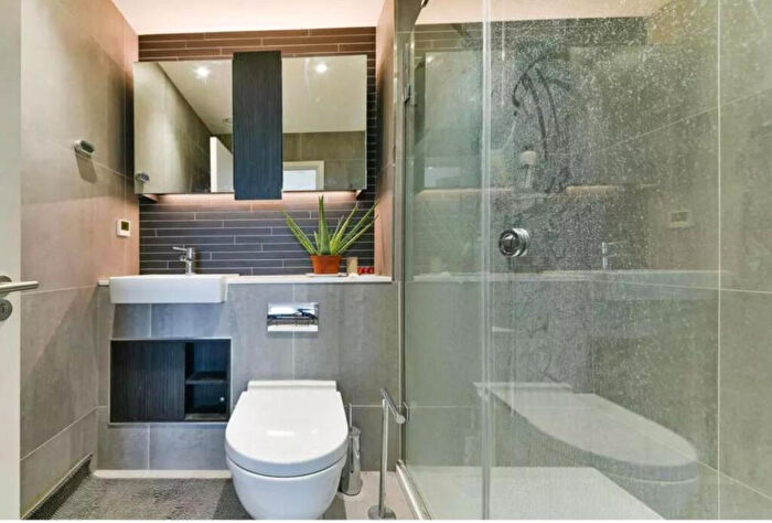 2 Bedroom Apartment To Rent In Goldcrest Building, Woodberry Down, N4