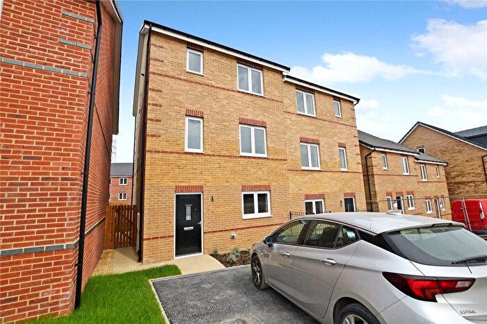 4 Bedroom Semi Detached House For Sale In Little Wood Crescent, Wakefield, West Yorkshire, WF1