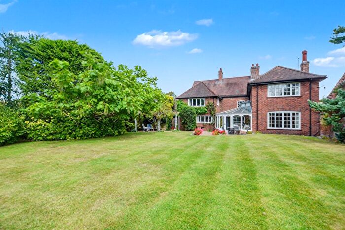 6 Bedroom Detached House For Sale In Wollaton Road, Nottingham, NG8