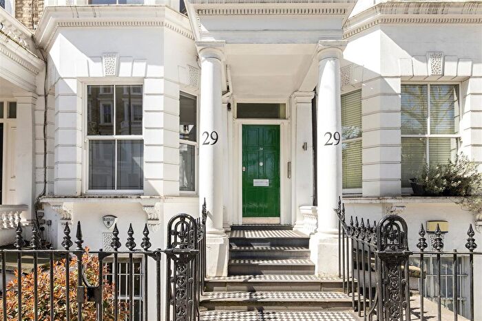 3 Bedroom Flat To Rent In Marloes Road, London, W8