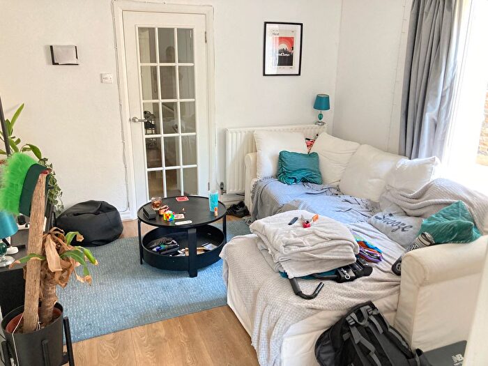 3 Bedroom Flat To Rent In Very Near Warwick Road, Ealing South Ealing Broadway, W5