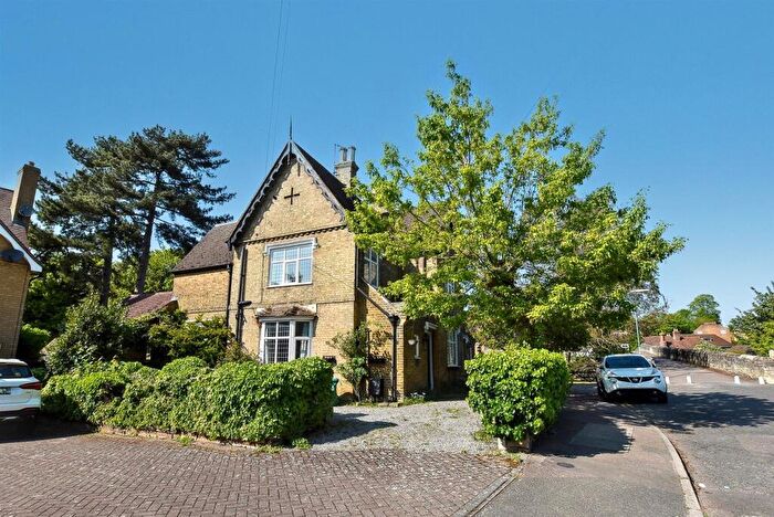 3 Bedroom Semi-Detached House To Rent In Station Road, Aylesford, ME20