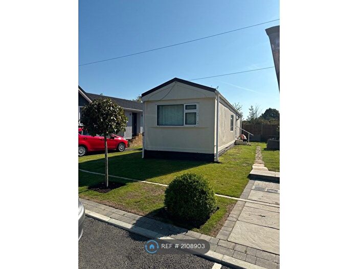 2 Bedroom Mobile/park Home To Rent In Hermitage Park, Warfield, RG42