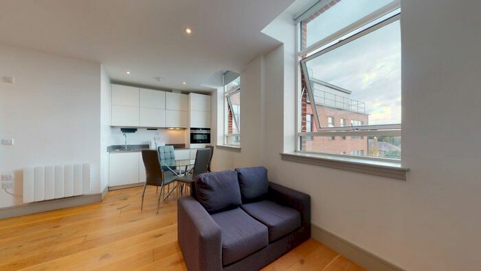 Studio To Rent In Lawrence Road, London, N15