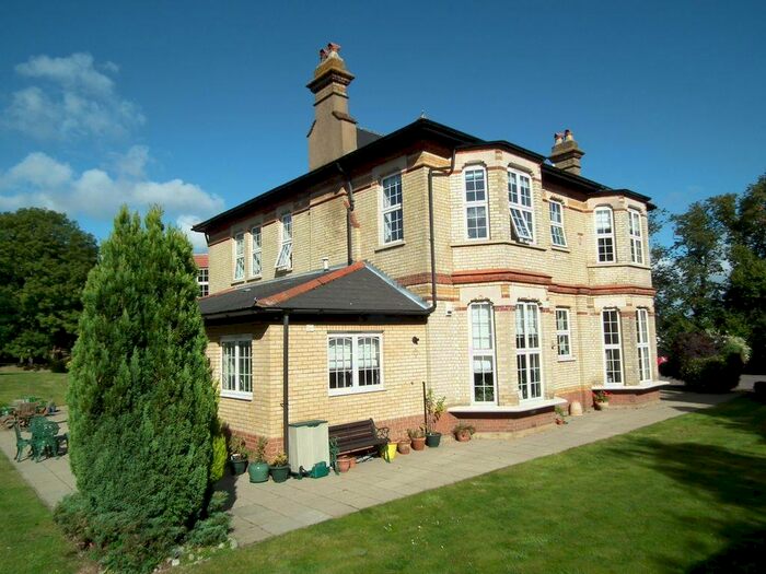 2 Bedroom Apartment To Rent In Rydal Mount, Potters Bar, EN6