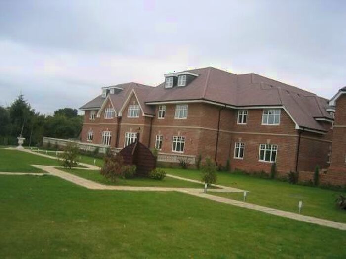 2 Bedroom Flat To Rent In Shoppenhangers Road, Maidenhead, Maidenhead, Berkshire, SL6