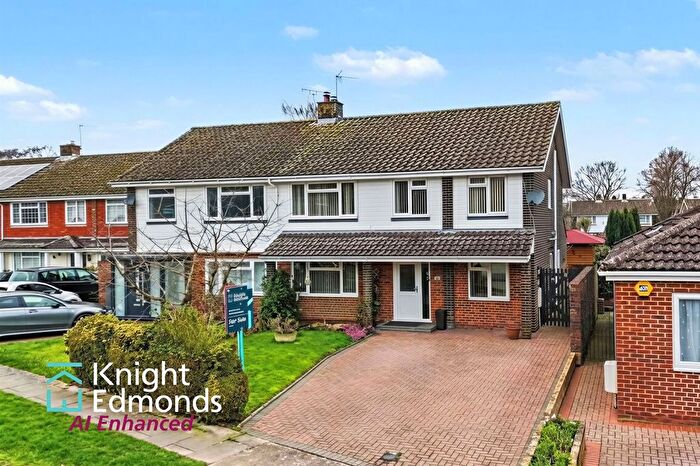 4 Bedroom Semi Detached House For Sale In Lansdowne Avenue, Maidstone, ME15