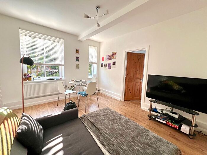 1 Bedroom Flat To Rent In West Lane, Bermondsey, SE16