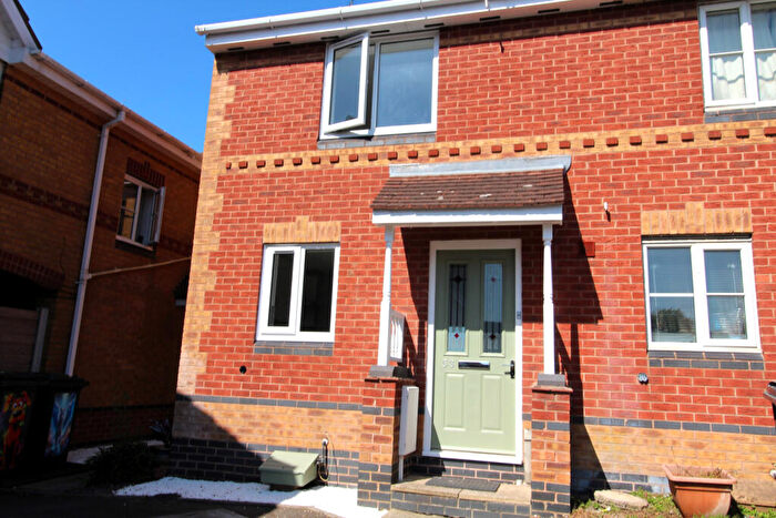 2 Bedroom Semi-Detached House To Rent In Swadlincote, DE11