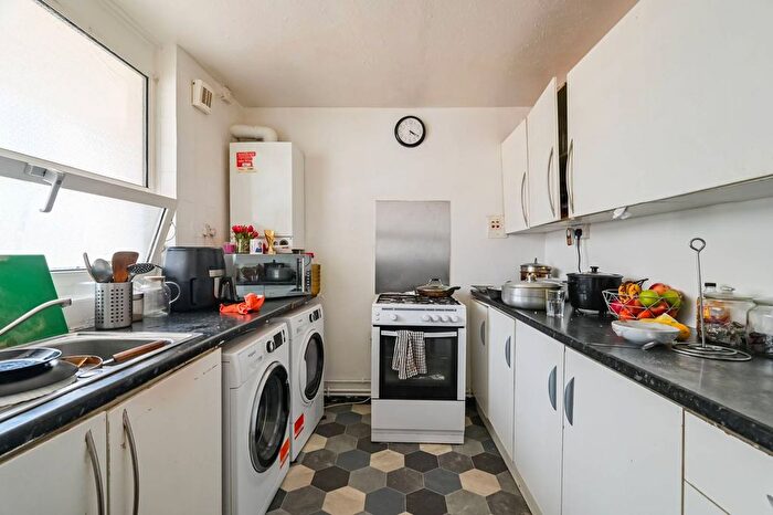 3 Bedroom Maisonette For Sale In Strafford Street, Isle Of Dogs, London, E14