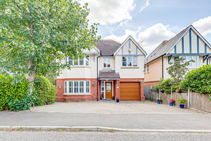 5 Bedroom Detached House For Sale In Whitehouse Chase, Rayleigh, SS6