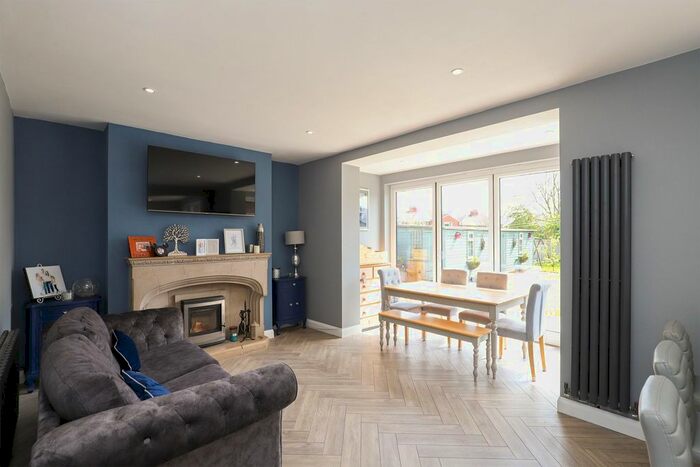 3 Bedroom Detached House For Sale In Worksop Road, Swallownest, S26