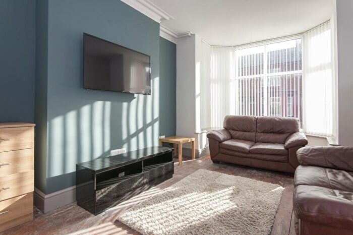 5 Bedroom House To Rent In Oak Road, Salford, M7