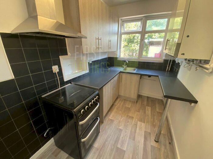 3 Bedroom Semi-Detached House To Rent In Oakthorpe Avenue, West End, LE3