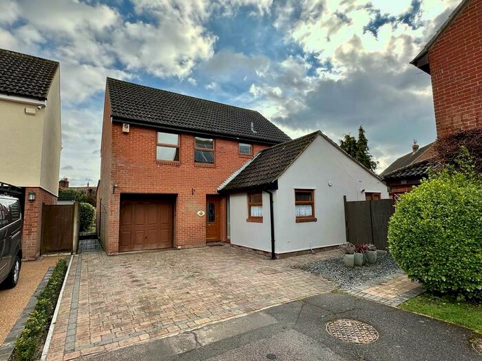 4 Bedroom Detached House To Rent In Moorescroft, Kelvedon Hatch, Brentwood, CM15