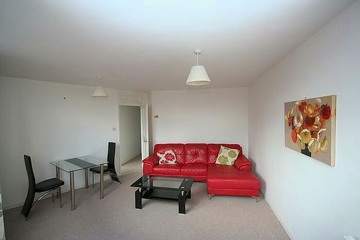 2 Bedroom Apartment To Rent In Queen Annes Court, Peascod Street, Windsor, Berkshire, SL4