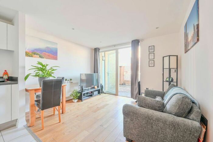 1 Bedroom Flat To Rent In Viridian Apartments, Battersea Park Road, Nine Elms, London, SW8