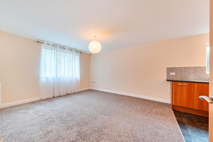 2 Bedroom House To Rent In Tower Crescent, Tadcaster, LS24