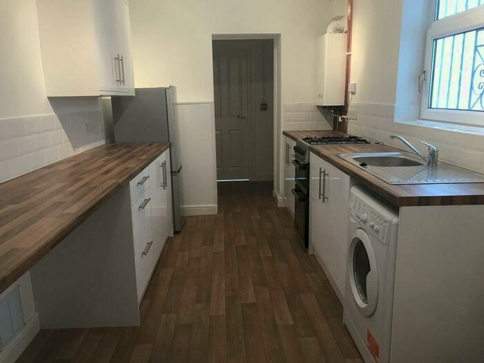 4 Bedroom House To Rent In Mackworth Terrace, St Thomas, Swansea, SA1