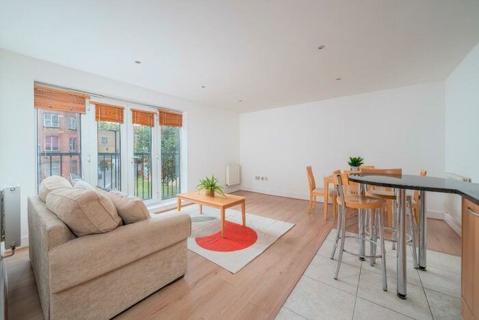 1 Bedroom Apartment To Rent In Goswell Road, London, EC1V