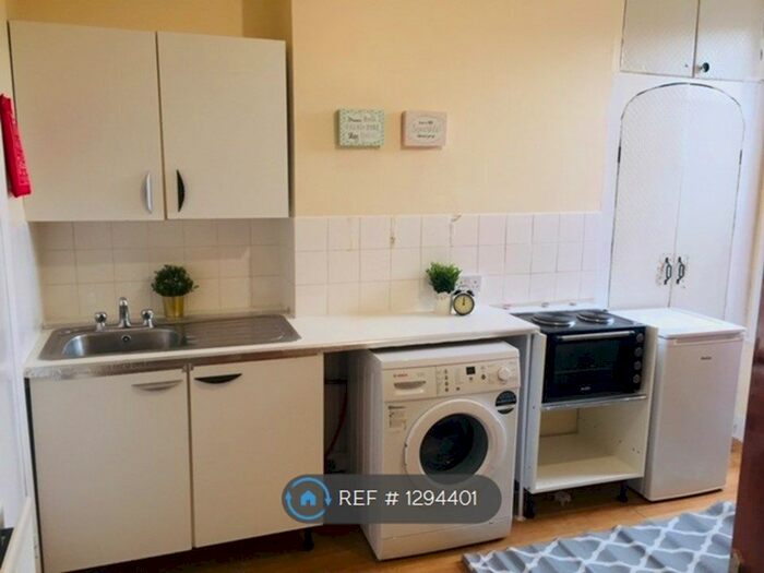 Studio To Rent In Mount Pleasant Road, London N17