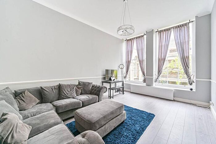 2 Bedroom Flat To Rent In Gilbert Close, Woolwich, London, SE18