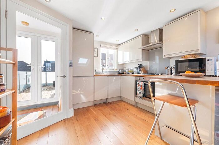 2 Bedroom Flat For Sale In Rodwell Road, East Dulwich, London, SE22
