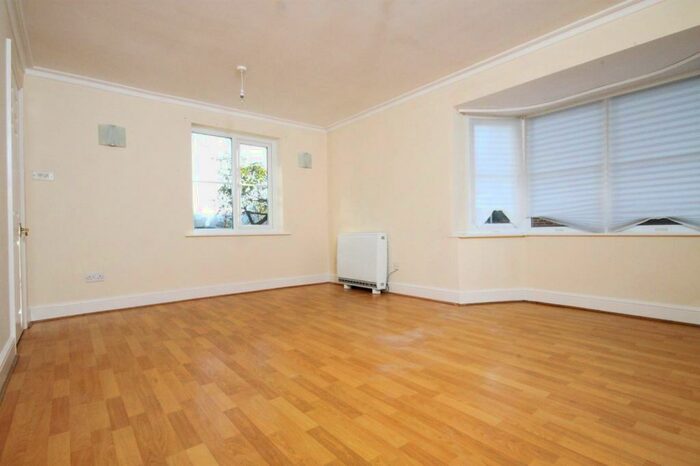 1 Bedroom Flat To Rent In Bedroom Ground Floor Flat In Chichester, PO19