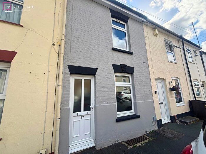2 Bedroom Terraced House For Sale In Fox Street, Gillingham, ME7