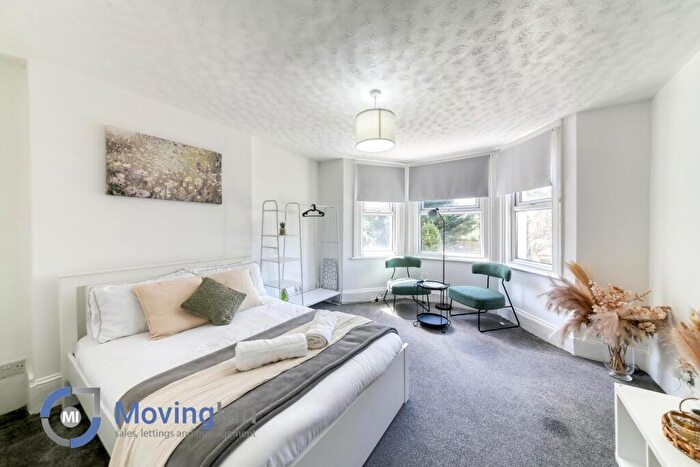 Flat To Rent In Stretton Road, East Croydon, CR0