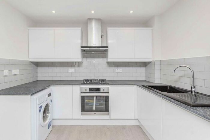 1 Bedroom Flat To Rent In Streatham High Road, London SW16