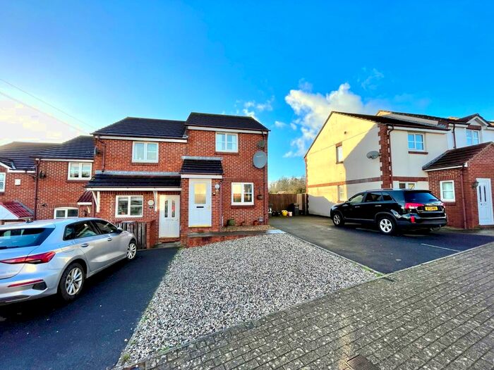 2 Bedroom End Of Terrace House To Rent In Orkney Close, Torquay, TQ2