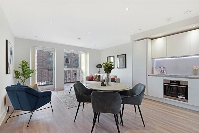 2 Bedroom Flat To Rent In Thames Road, London, E16