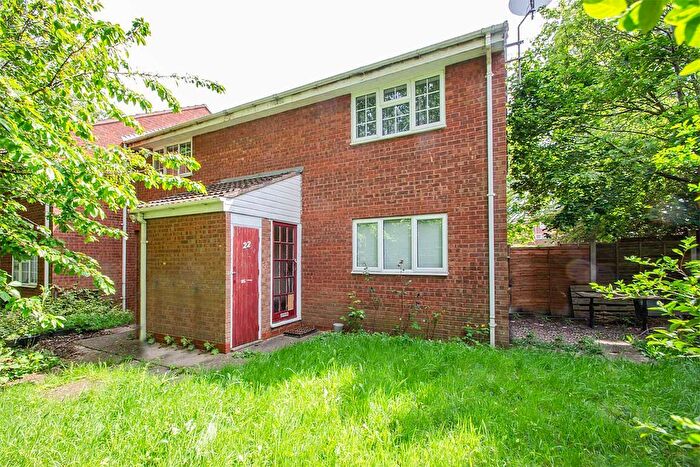 1 Bedroom Maisonette For Sale In Maybank Close, Lichfield, WS14