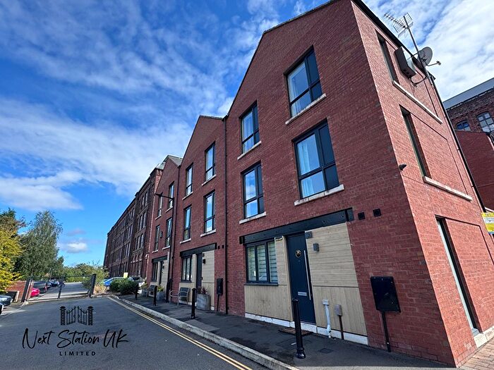 3 Bedroom Town House To Rent In Elisabeth Gardens, Stockport, SK5