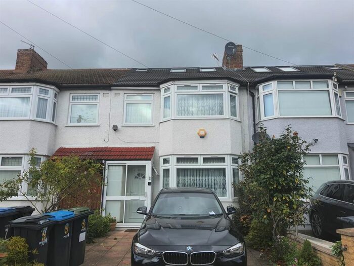 4 Bedroom Property To Rent In Harlow Road, London, N13