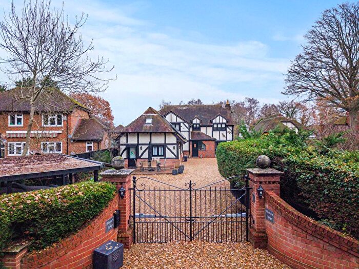 5 Bedroom Detached House To Rent In Fenns Lane, West End, Woking, GU24