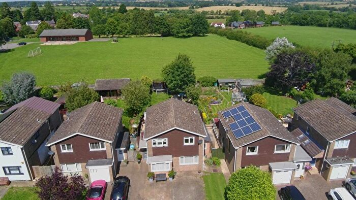 4 Bedroom Detached House For Sale In The Close, Leckhampstead Road, Akeley, MK18