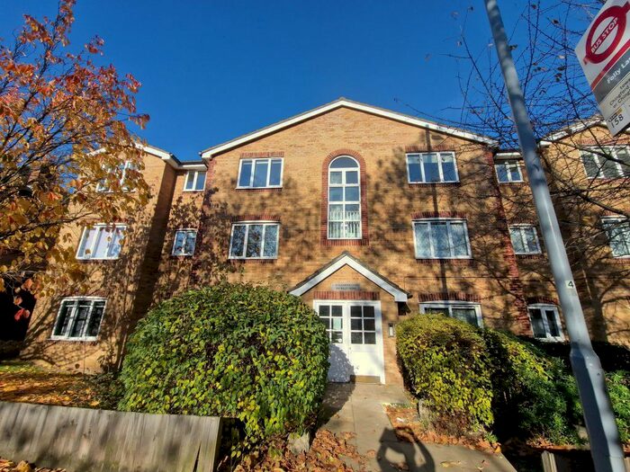 2 Bedroom Flat To Rent In Billet Road, London, E17