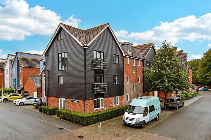 2 Bedroom Flat For Sale In George Stewart Avenue, Faversham, Kent, ME13