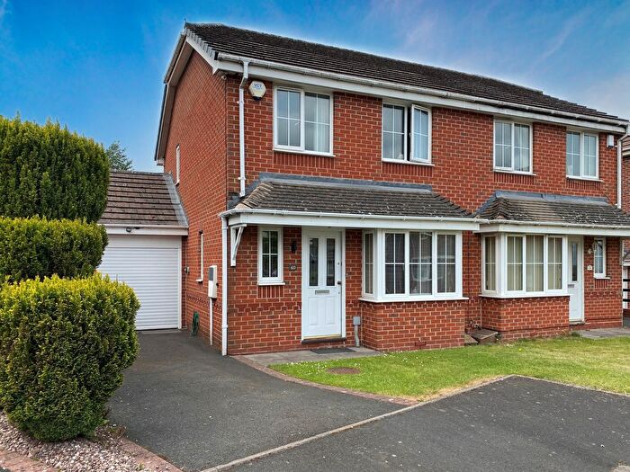 3 Bedroom Semi-detached House For Sale In Wakeman Drive, Oldbury, B69