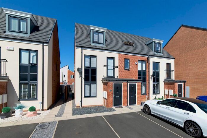 3 Bedroom Property To Rent In Elmwood Park Gardens, Great Park, Newcastle Upon Tyne, NE13