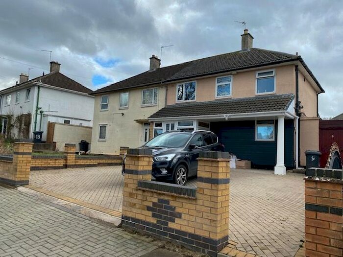 4 Bedroom Semi-Detached House To Rent In Harwin Road, Leicester, LE5