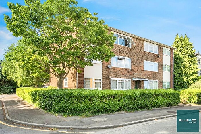 2 Bedroom Flat To Rent In Temple Close, Finchley, London, N3