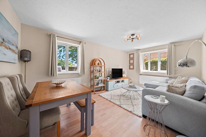 1 Bedroom Flat For Sale In Mayfield Road, Walton-On-Thames, KT12