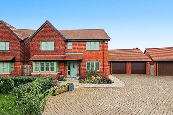4 Bedroom Detached House For Sale In Abbey Drive, Bishops Waltham, SO32
