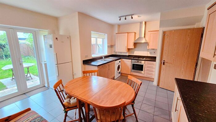 3 Bedroom Town House To Rent In Herbert Place, Isleworth, TW7