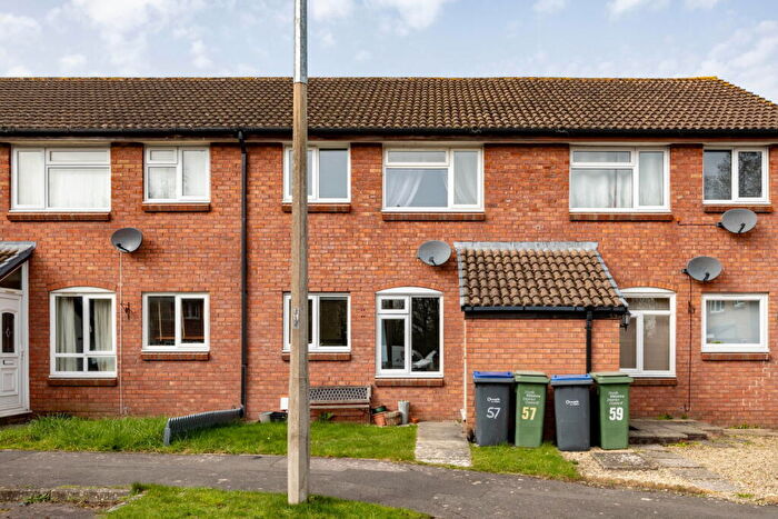 1 Bedroom Flat For Sale In Roman Way, Chippenham, SN15