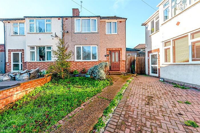 4 Bedroom Semi Detached House For Sale In Spring Vale, Bexleyheath, Kent, DA7